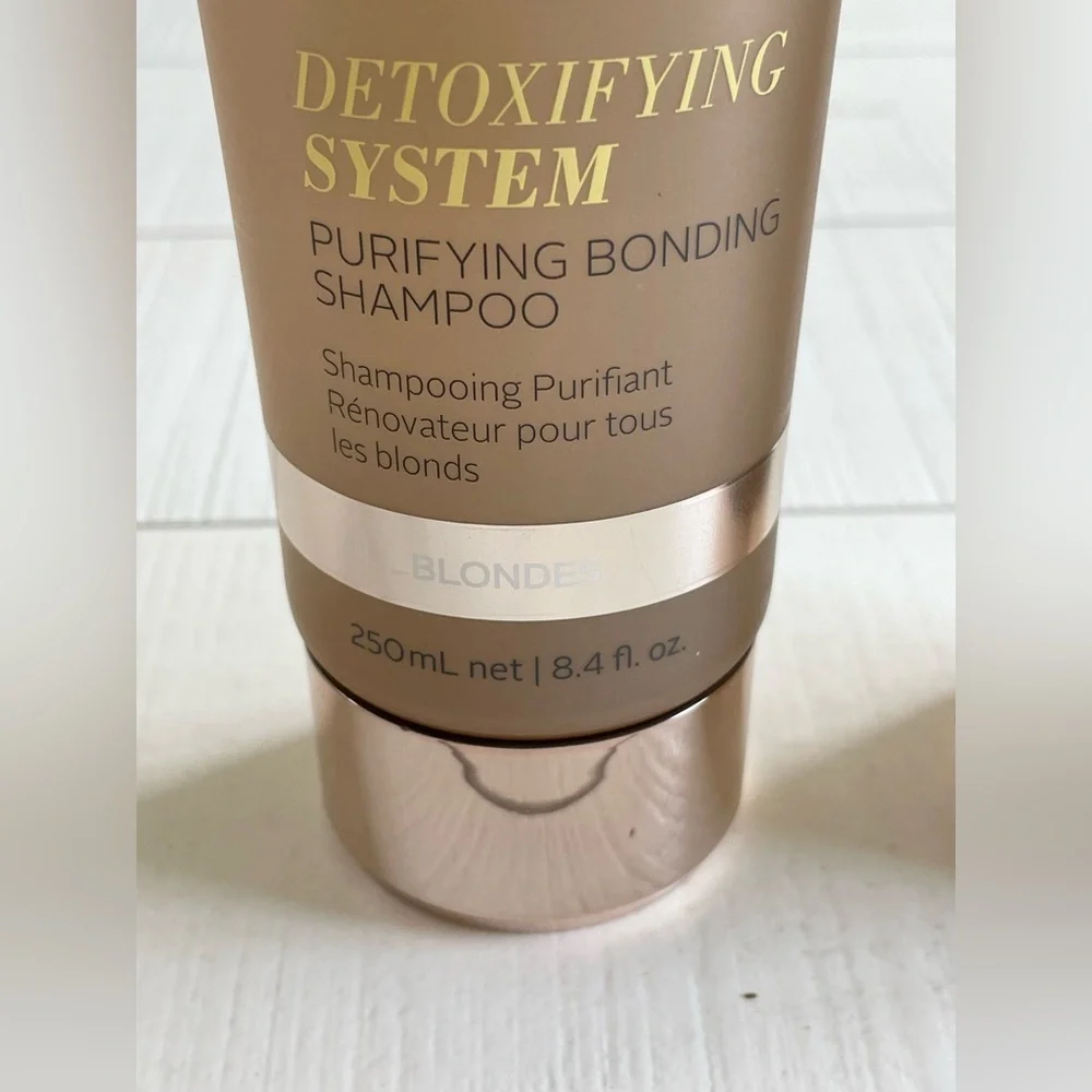 Schwarzkopf BlondMe Detoxifying System Shampoo & Keratin Restore Conditioner